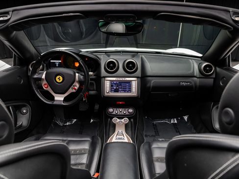 Used 2013 Ferrari California RWD image 5