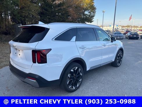 Used 2025 Kia Sorento EX w/ Panoramic Sunroof Package image 7