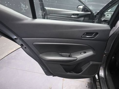 Used 2024 Nissan Altima 2.5 SV AWD/4WD image 32