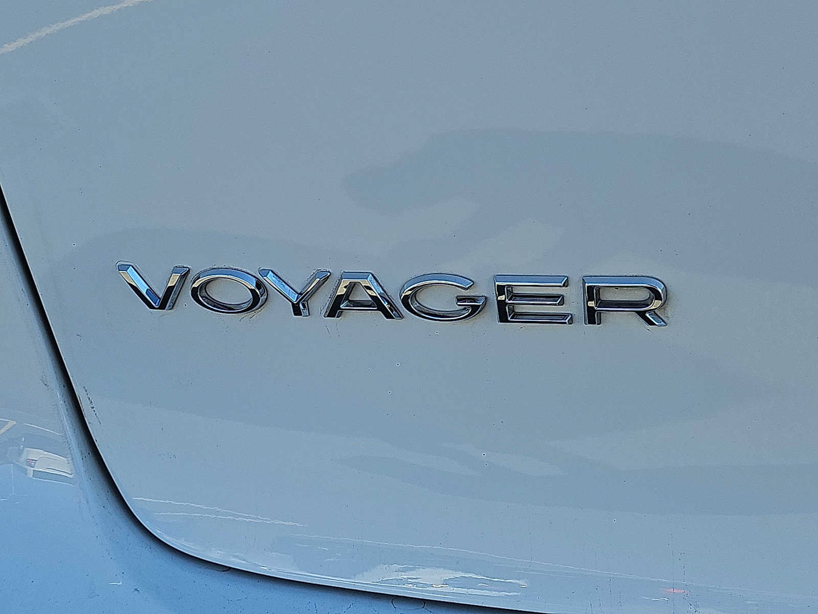 Used 2024 Chrysler Voyager LX FWD image 33