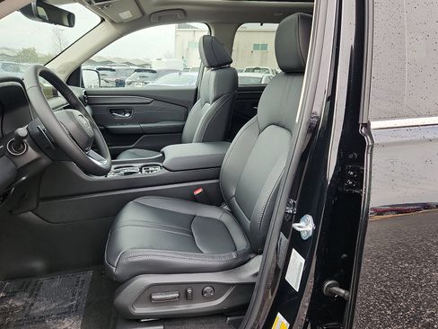 New 2026 Honda Pilot Touring image 9