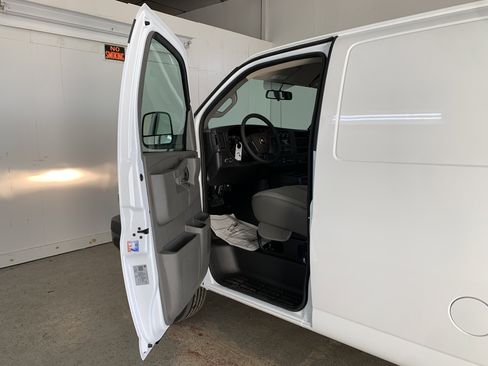 New 2025 Chevrolet Express 2500 image 10