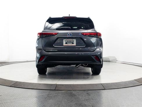 Used 2021 Toyota Highlander LE image 10
