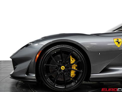 Used 2022 Ferrari 812 GTS RWD image 16