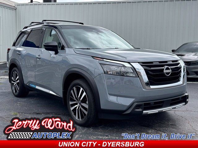 Used 2025 Nissan Pathfinder Platinum FWD image 1