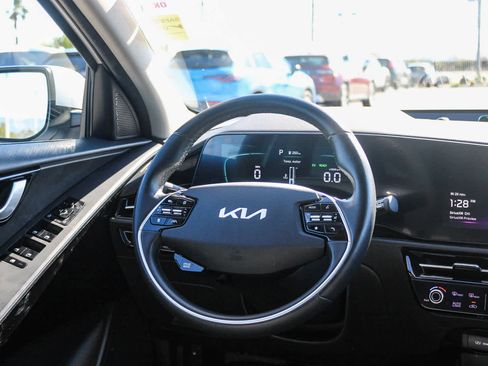 Used 2023 Kia Niro EX image 15