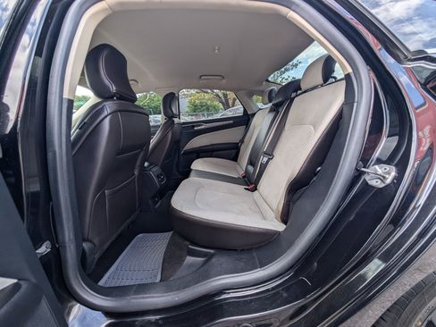 Used 2019 Ford Fusion SE w/ Equipment Group 151A FWD image 17