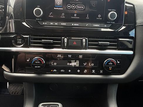 Used 2025 Nissan Pathfinder SV AWD/4WD image 17