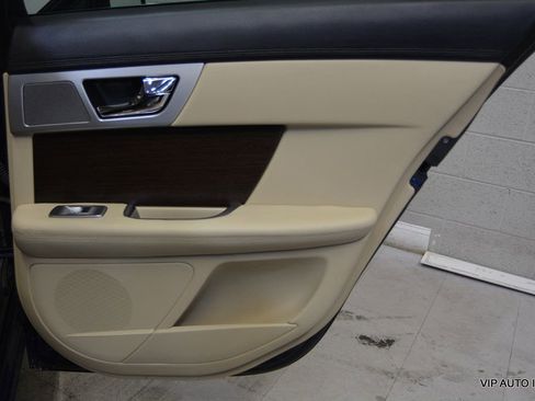 Used 2012 Jaguar XF image 10