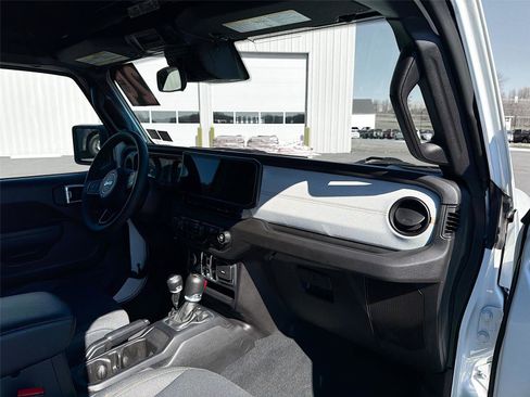 Used 2024 Jeep Wrangler Sport S image 27