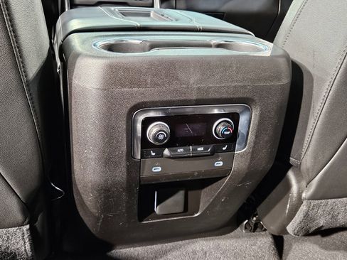Used 2021 Chevrolet Tahoe Z71 w/ Luxury Package AWD/4WD image 38