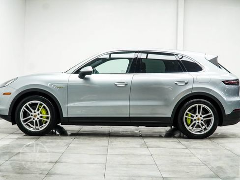 Used 2023 Porsche Cayenne w/ Premium Package AWD/4WD image 10