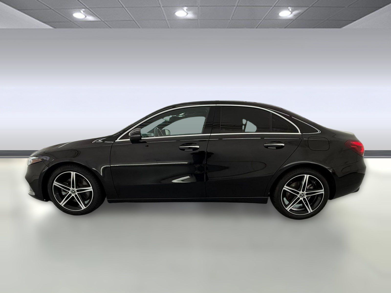 Used 2022 Mercedes-Benz A 220 image 2