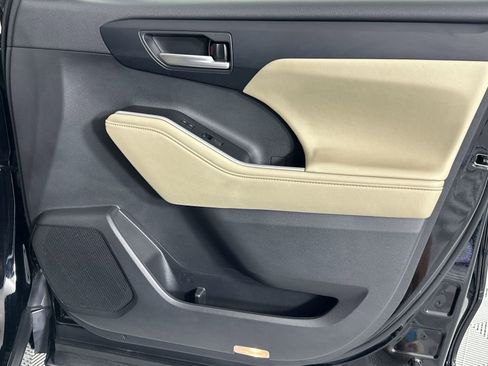 Used 2023 Toyota Highlander XLE image 29