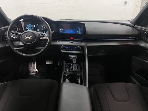 Used 2025 Hyundai Elantra SEL FWD image 13