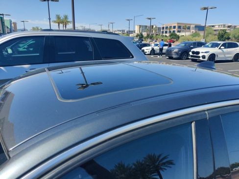 Used 2017 BMW 330i Sedan RWD image 11