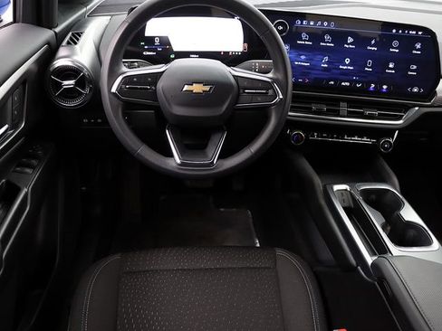 Used 2025 Chevrolet Equinox EV LT image 17