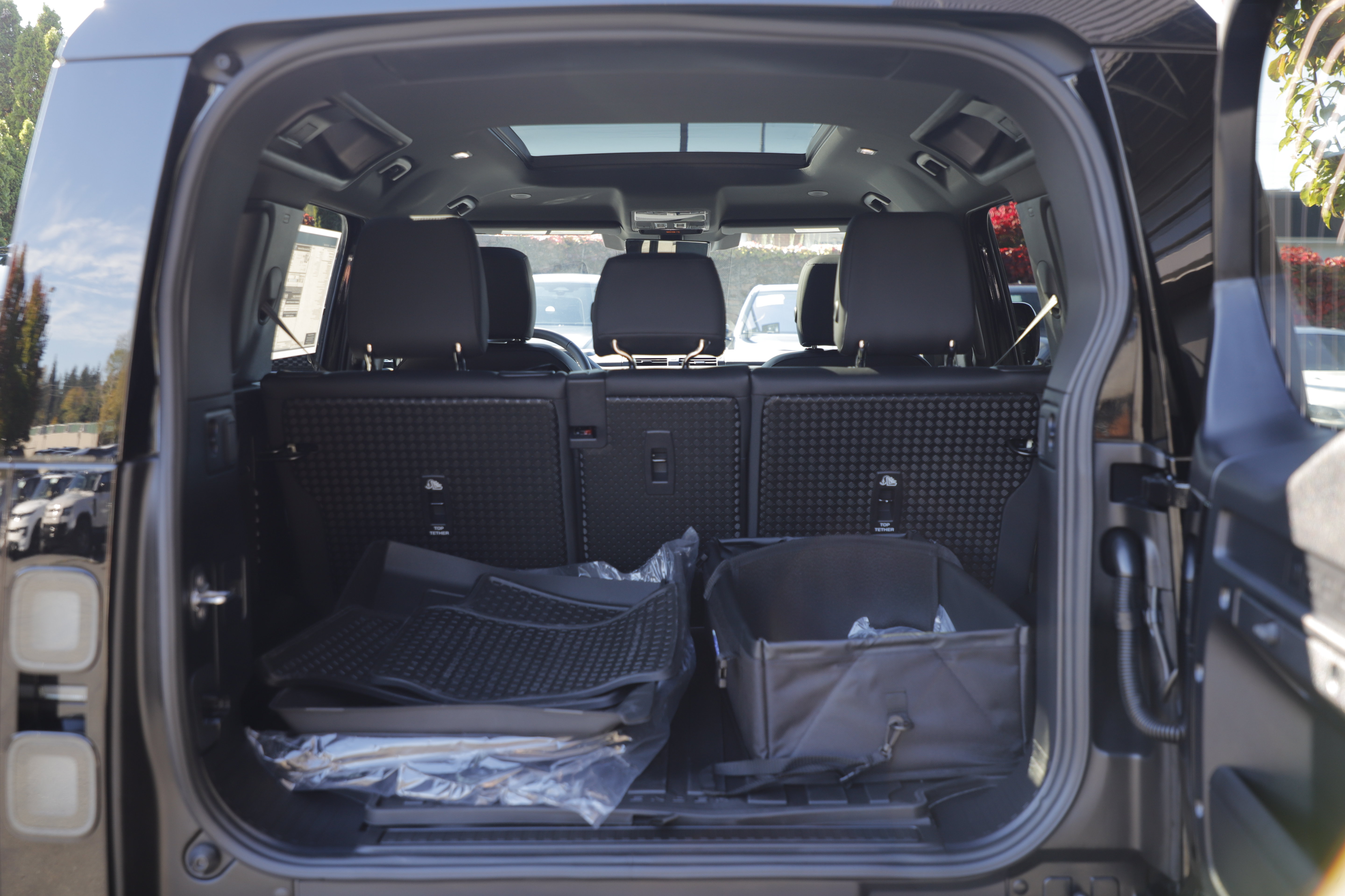 New 2026 Land Rover Defender 110 X-Dynamic SE AWD/4WD image 14