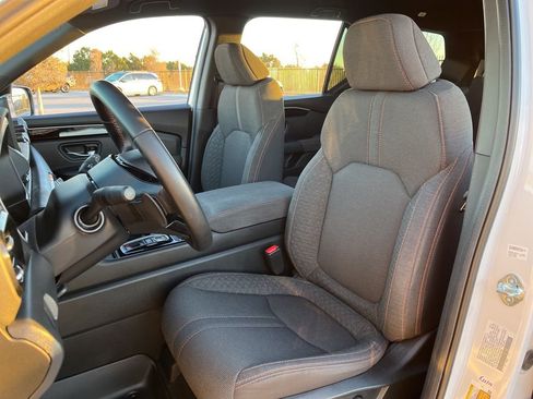 Used 2025 Honda Pilot Sport image 24