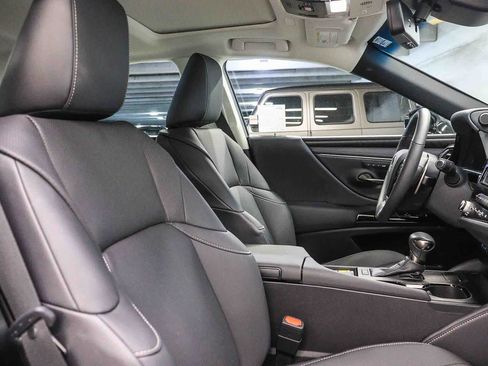 Used 2024 Lexus ES 350 w/ Premium Package FWD image 17