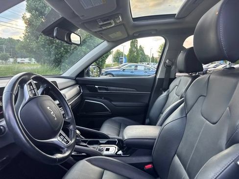 Certified 2024 Kia Telluride EX w/ EX Captain's Chair Package AWD/4WD image 8