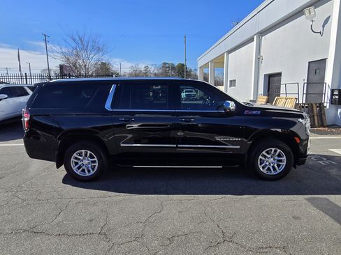 Used 2023 Chevrolet Suburban LT w/ Luxury Package image 11