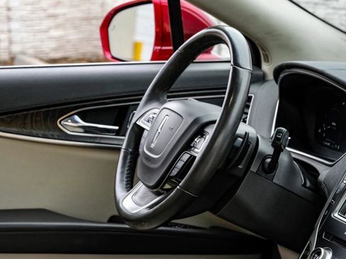 Used 2019 Lincoln Nautilus Reserve image 17