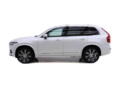 Certified 2023 Volvo XC90 T8 Plus AWD/4WD image 3