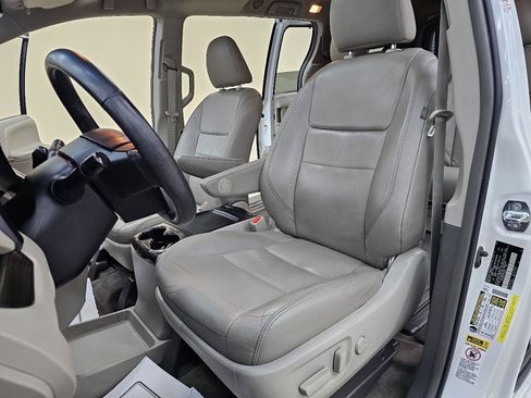 Used 2016 Toyota Sienna XLE w/ XLE Navigation Package FWD image 16