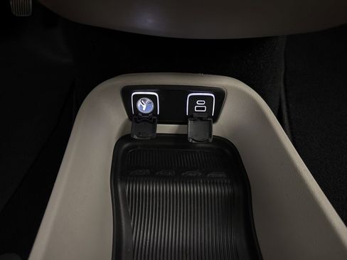 Used 2021 Chrysler Pacifica Touring-L image 41