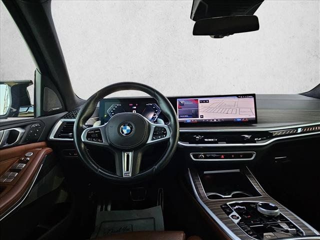 Used 2025 BMW X7 M60i AWD/4WD image 18
