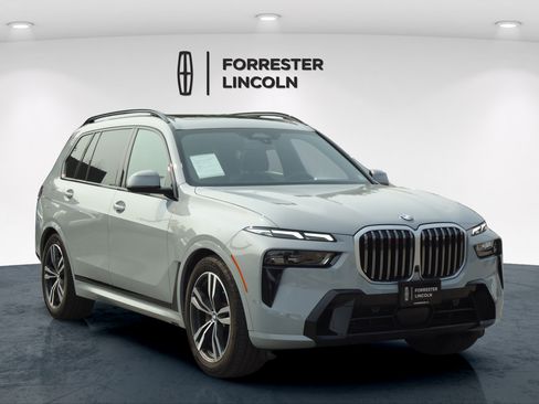 Used 2023 BMW X7 xDrive40i w/ M Sport Package AWD/4WD image 1