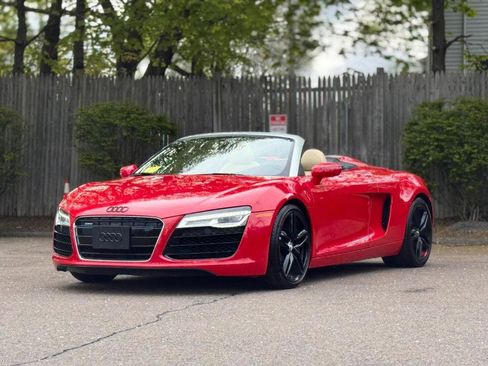 Used 2015 Audi R8 V8 w/ Extended Leather Package AWD/4WD image 2