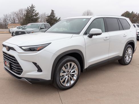 New 2026 Toyota Grand Highlander Platinum image 4