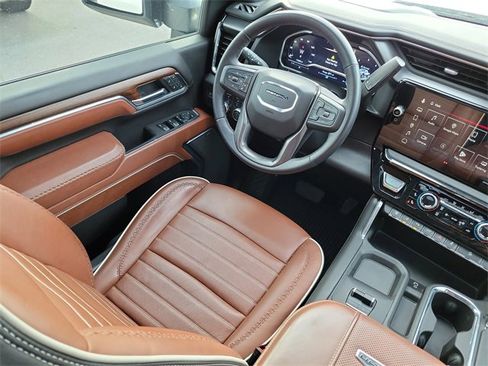 Used 2024 GMC Sierra 2500 Denali Ultimate image 15