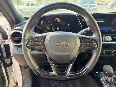 Used 2025 Chevrolet Trax RS w/ Driver Confidence Package FWD image 22