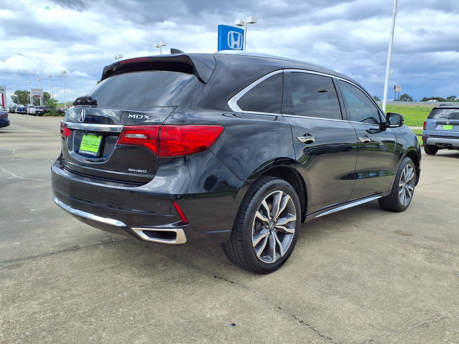 Used 2019 Acura MDX w/ Advance Package AWD/4WD image 2