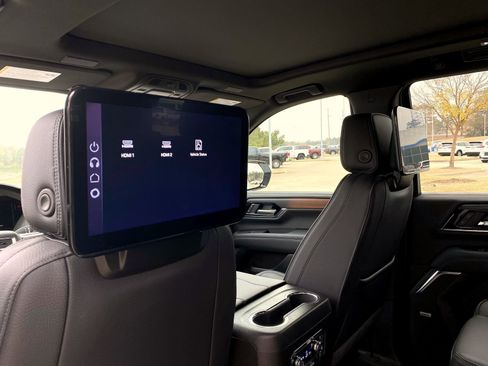 Used 2025 GMC Yukon Denali w/ Denali Reserve Package image 31