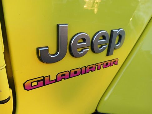 Certified 2023 Jeep Gladiator Overland image 33