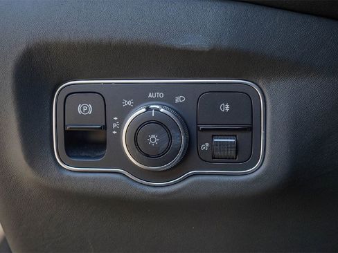 Used 2022 Aston Martin V8 Vantage Coupe image 34