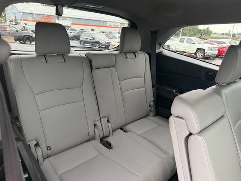 Used 2017 Honda Pilot Touring image 14