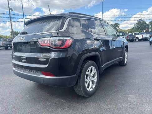 Used 2024 Jeep Compass Latitude AWD/4WD image 5
