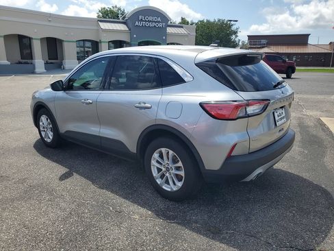 Used 2021 Ford Escape SE w/ Convenience Package FWD image 3