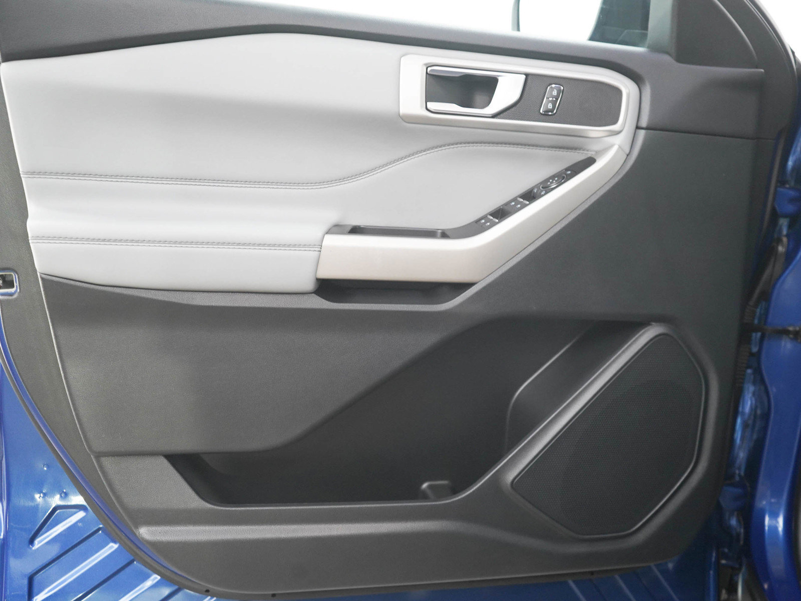 Used 2022 Ford Explorer XLT w/ XLT Sport Appearance Package AWD/4WD image 19