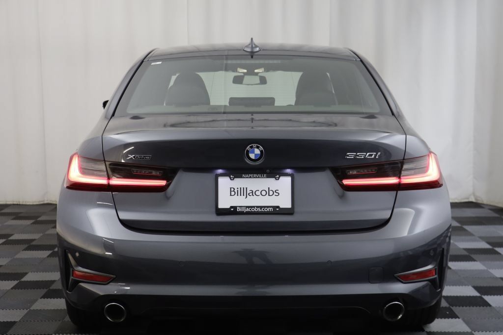 Used 2022 BMW 330i xDrive Sedan w/ Driving Assistance Package AWD/4WD image 15