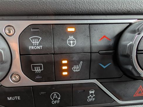 Used 2024 Jeep Wrangler Sahara w/ Safety Group image 29