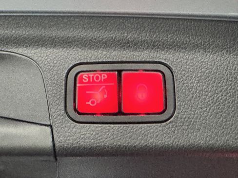 Certified 2025 Mercedes-Benz GLE 350 4MATIC image 17