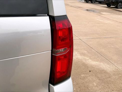 Used 2019 Chevrolet Tahoe Premier AWD/4WD image 28