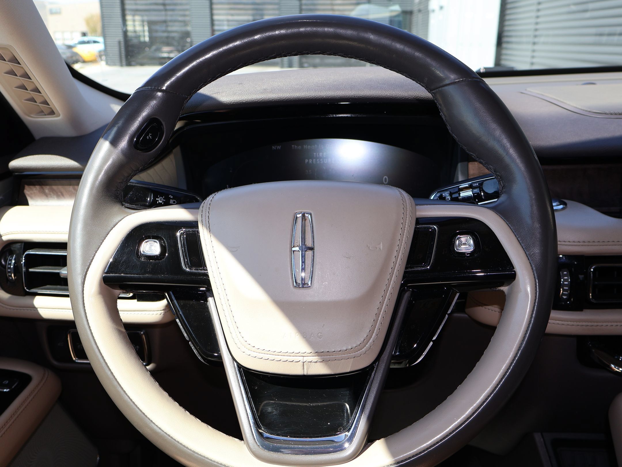 Used 2023 Lincoln Aviator Reserve w/ Equipment Group 201A AWD/4WD image 16