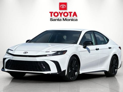 New 2026 Toyota Camry Hybrid FWD image 6